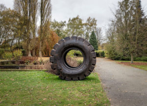 Michel François, Pièce à conviction (45/65 - 45), 2012, Rubber tire, diameter: 243 cm. Ph courtesy Xavier Hufkens, Bruxelles