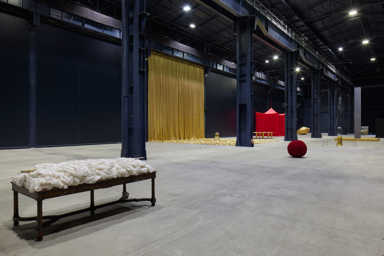 Pirelli Hangar Bicocca Dedica Una Mostra A James Lee Byars - Juliet Art ...