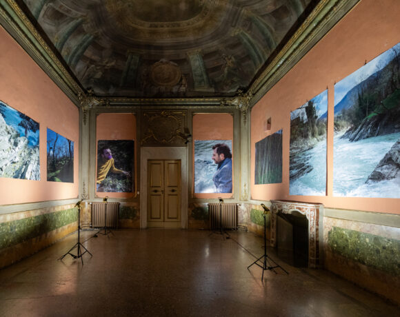 Alessandro Trapezio e Italo Zuffi, “Moraduccio (fotografo + soggetto)”, installation view at Alchemilla, Bologna, ph. Vera Roveda, courtesy Alchemilla