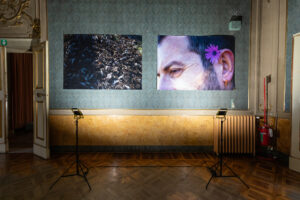 Alessandro Trapezio e Italo Zuffi, “Moraduccio (fotografo + soggetto)”, installation view at Alchemilla, Bologna, ph. Vera Roveda, courtesy Alchemilla